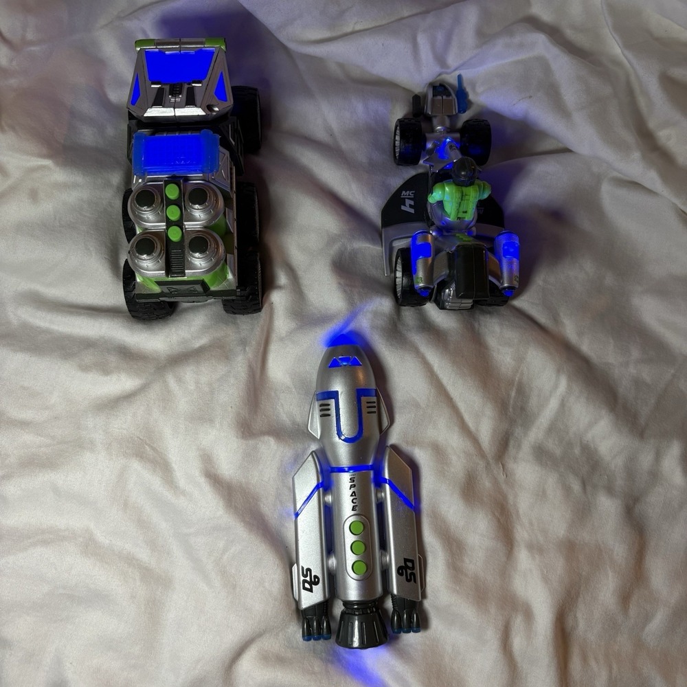 Space Maxx 3-Piece Set with Lights and Sounds for Space Explorers Works Fun